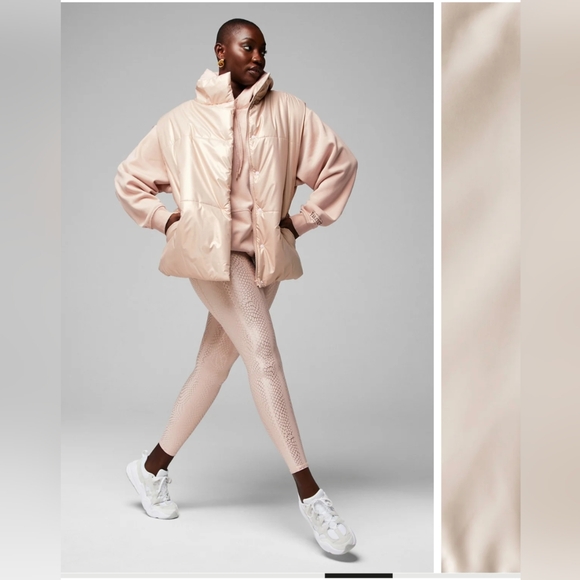 NWT Fabletics Oversized Puffer Vest Size XS - Picture 3 of 7